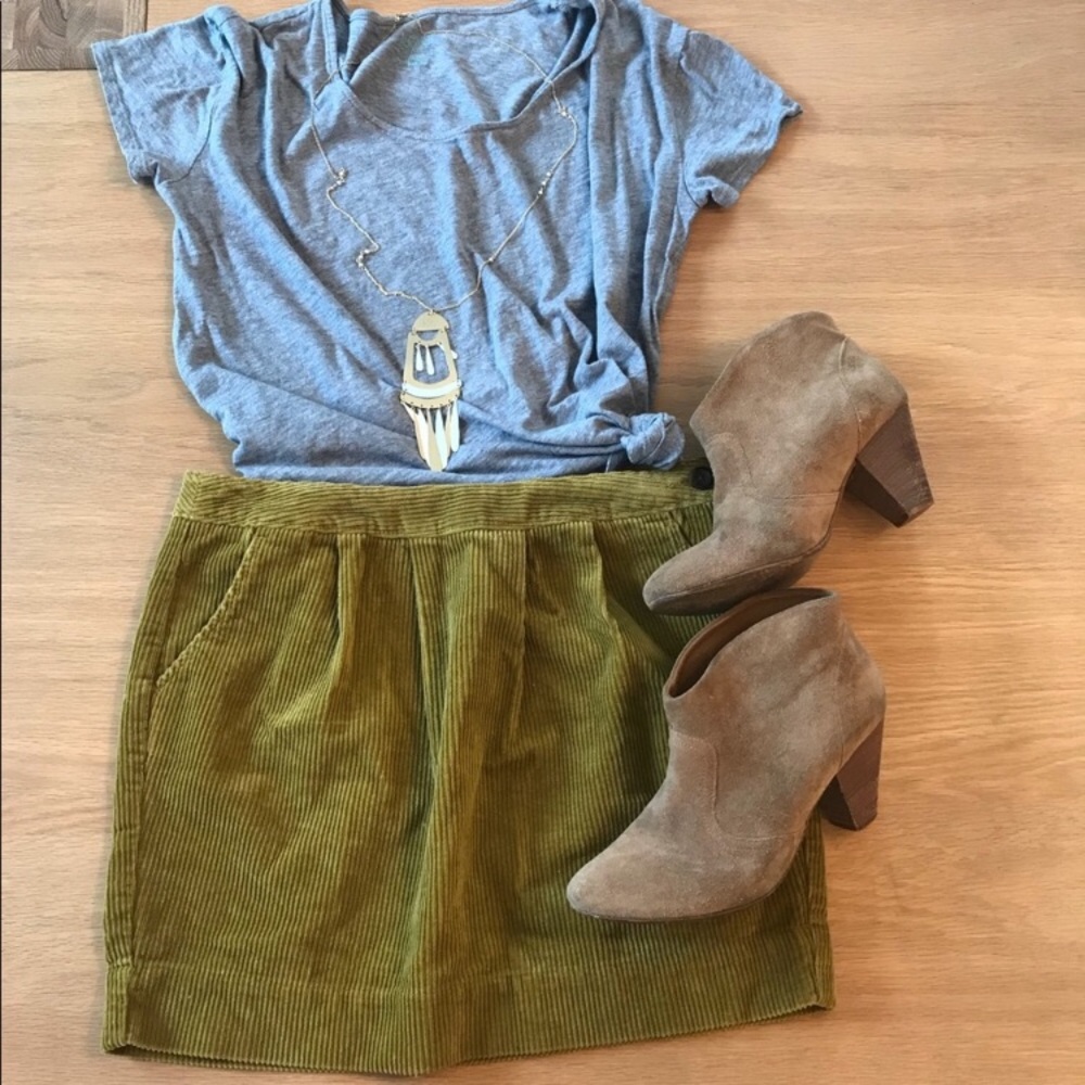 Old Navy mustard cord miniskirt w/ pockets size 2